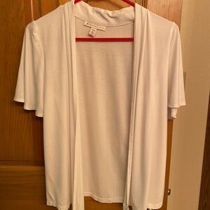 10/10$ bundle 10 (4-5$) items for 10$. JM Collection white Petite Cardigan
